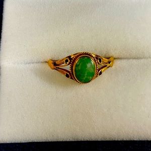 Solid 18k gold natural jadeite jade ring size 4.75